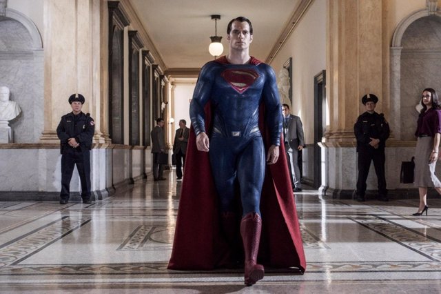 Henry Cavill como Superman