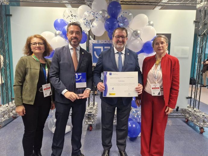 El alcalde de Carmona recoge el reconocimiento en Fitur