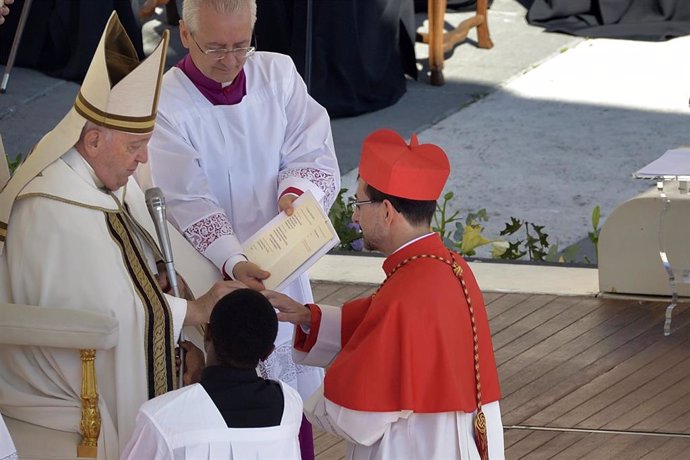 Archivo - El Papa Francisco crea cardenal al arzobispo de Madrid, Jose Cobo.