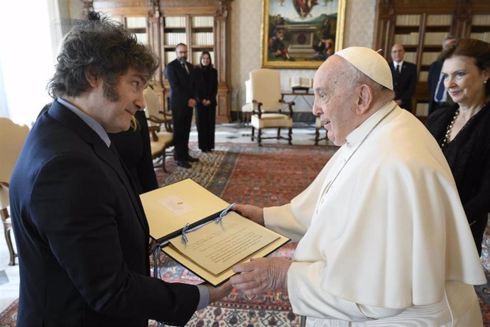 Archivo - El Papa Francisco recibe en el Vaticano al presidente de Argentina, Javier Milei