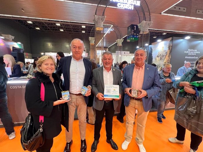 Mancomunidad y Turismo Costa del Sol promocionan el destino Axarquía Costa del Sol en Expovacaciones Bilbao 2025