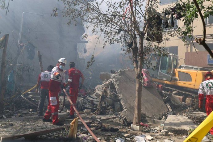 Imagen de archivo de servicios de rescate tras un ataque del Ejército de Israel contra un edificio en la capital de Irán, Teherán